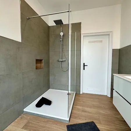 Apartment Zentrale, Familienfreundliche Nahe Hbf, Ideal Fuer Geschaeftsreisen Und Stadterkundungen Emden
