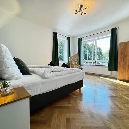 Zentrale, Familienfreundliche Nahe Hbf, Ideal Fuer Geschaeftsreisen Und Stadterkundungen * Emden