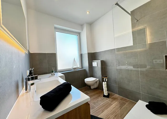 Zentrale, Familienfreundliche Nahe Hbf, Ideal Fuer Geschaeftsreisen Und Stadterkundungen 埃姆登